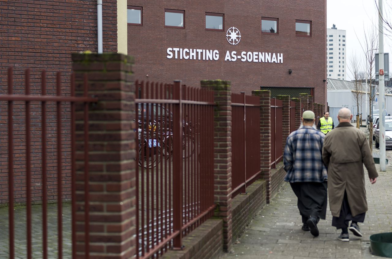 Kamer is bezorgd over financiering omstreden Haagse moskee 