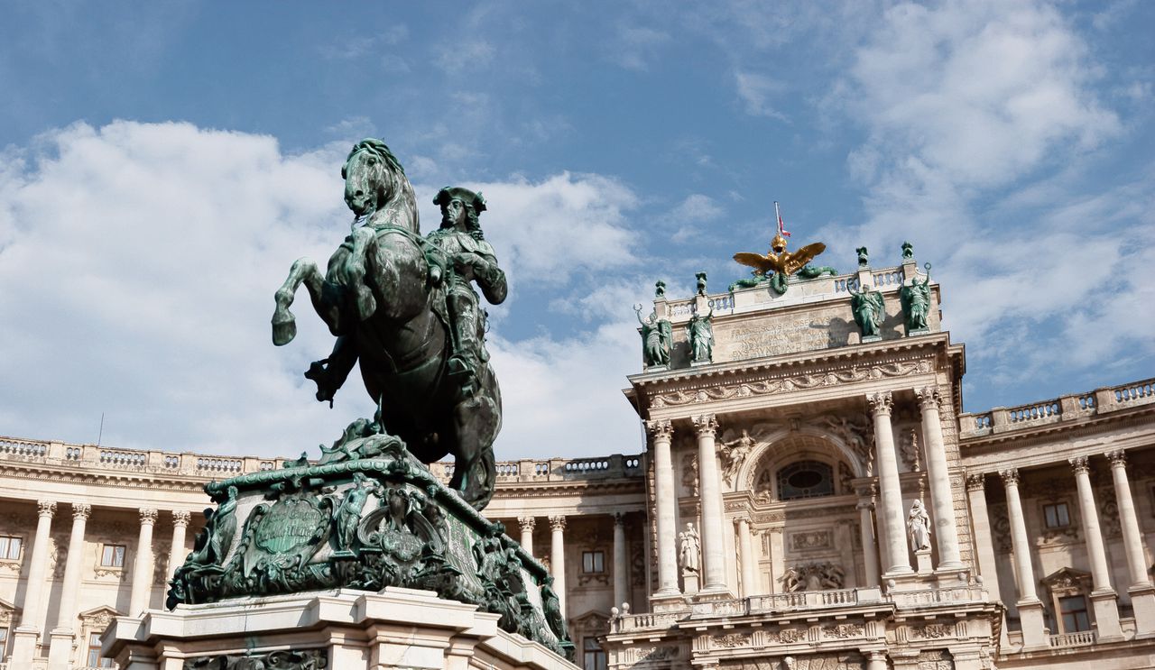 Het ruiterstandbeeld van prins Eugene voor het Hofburg-paleis in Wenen.