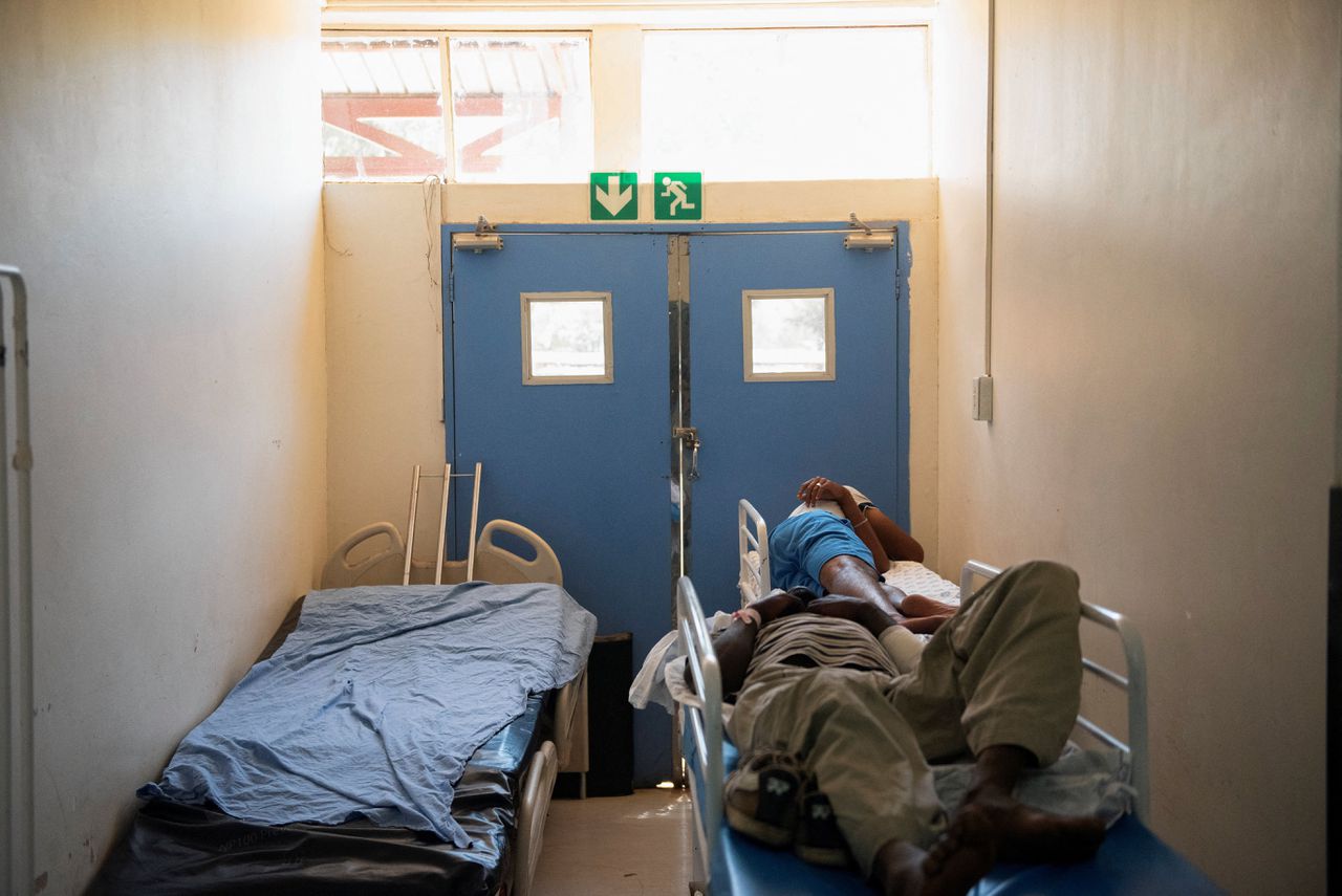 Hoe Zuid-Afrika’s streven de ongelijkheid in het zorgsysteem aan te pakken stuit op verzet. ‘Mijn hart breekt’ 