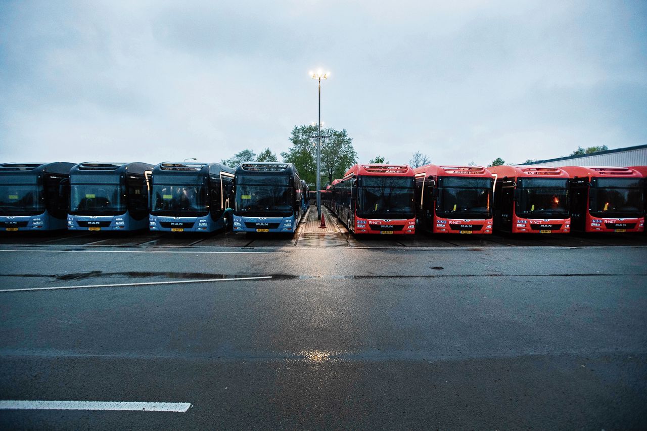 Bussen van vervoersbedrijf Keolis in de remise, 2018. In een summiere verklaring over de mogelijke aanbestedingsfraude meldt het bedrijf dat het „onregelmatigheden denkt te hebben ontdekt”.