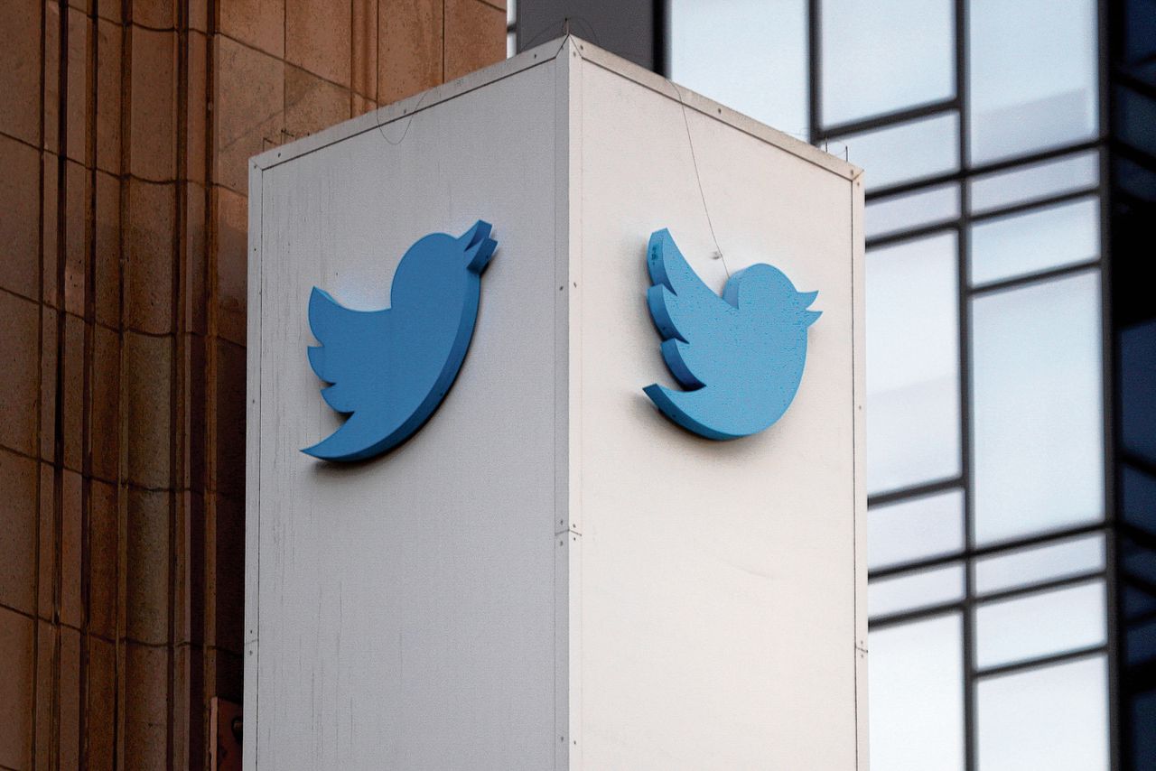 Twitter blokkeerde op basis van de nieuwe regel al tientallen accounts van onderzoekers en journalisten.