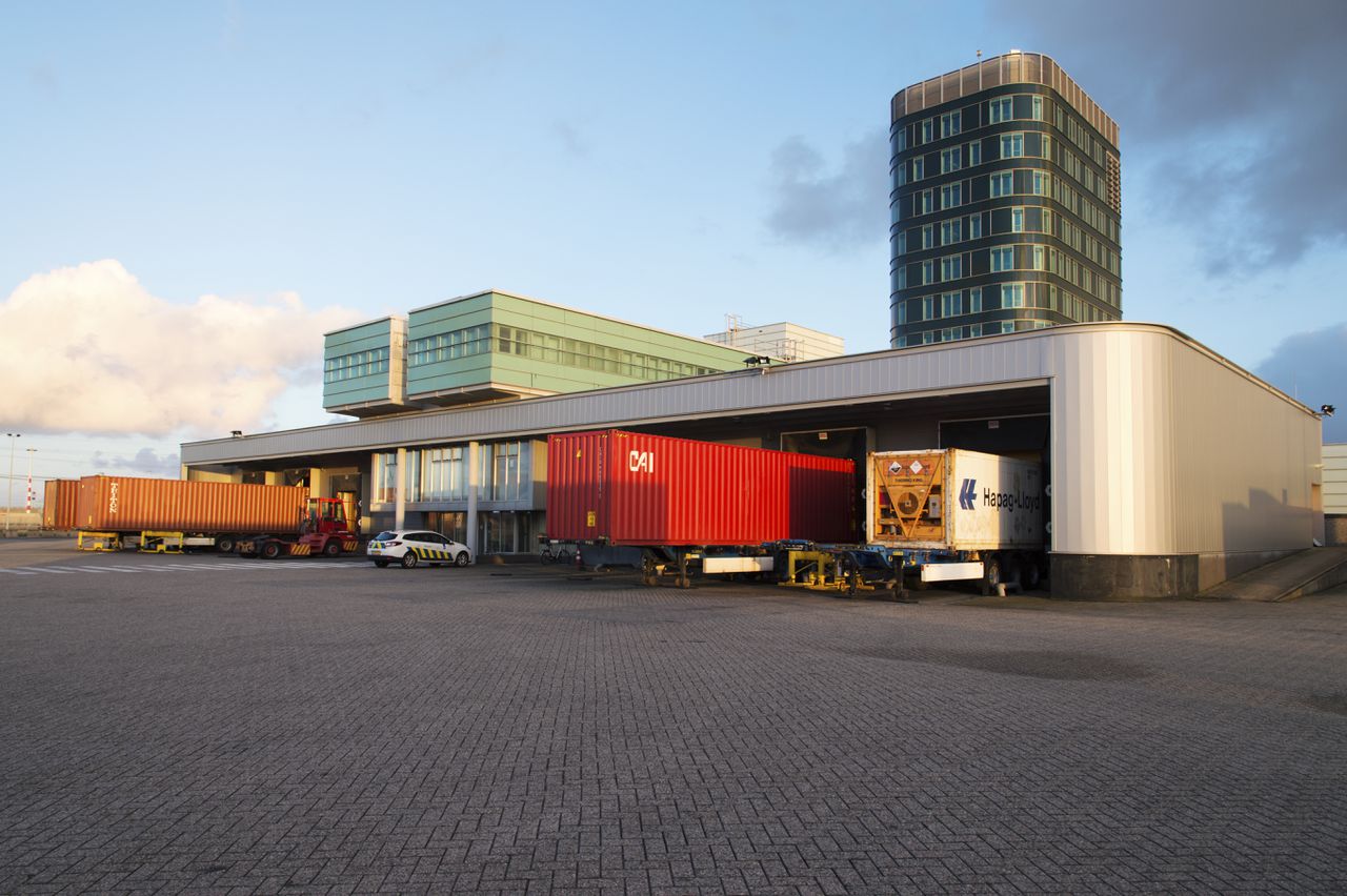 Het douanekantoor op de Maasvlakte in de Rotterdamse haven.