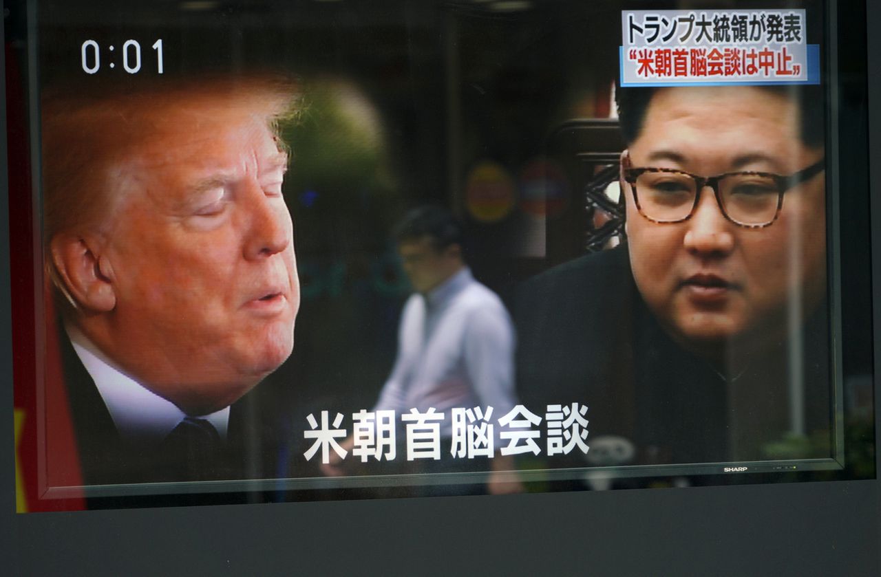 Een Japanse nieuwsuitzending over Trump en Kim.