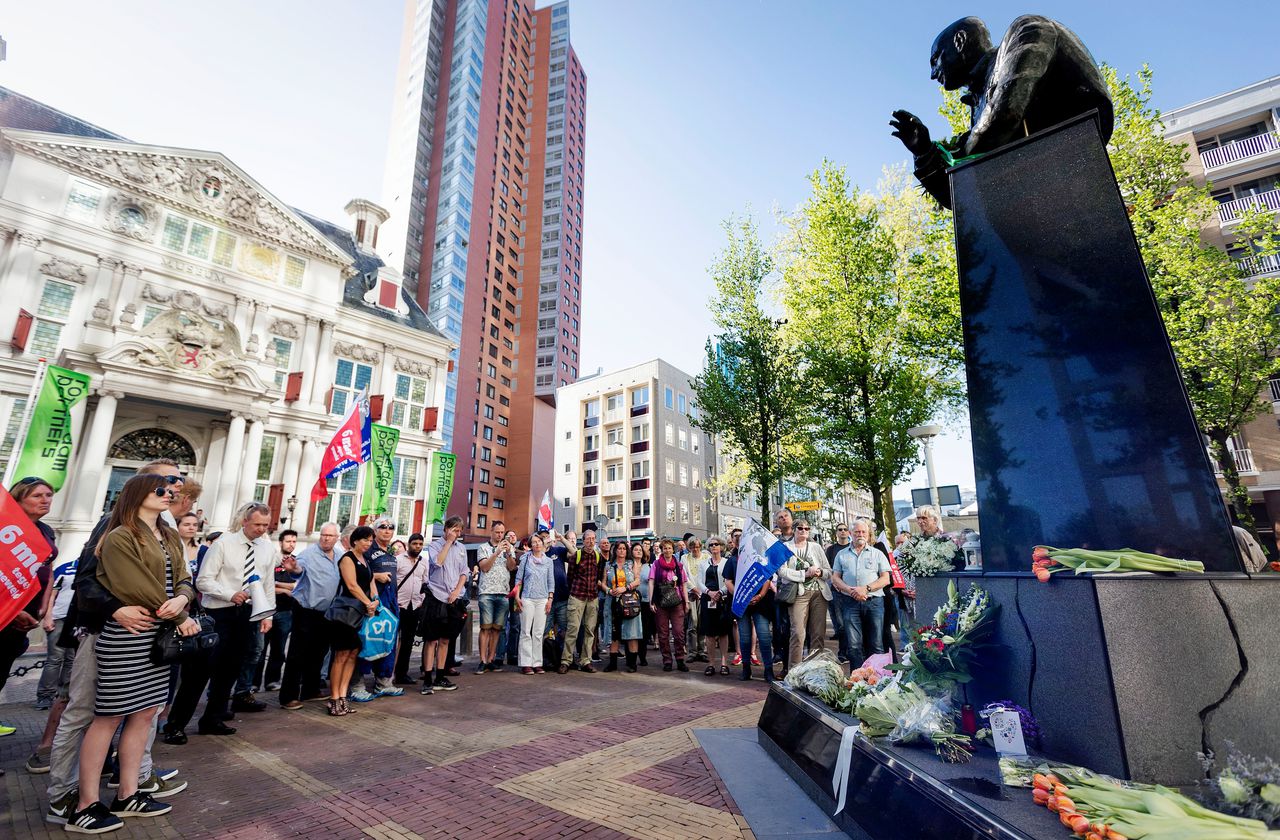 De jaarlijkse herdenking van de moord op Pim Fortuyn, bij zijn standbeeld in Rotterdam. Foto Robin van Lonkhuijsen/ANP