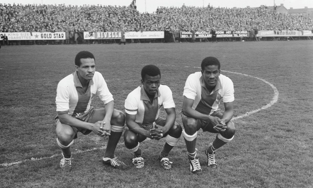 Waarom De Eerste Zwarte Voetballers In Nederland Zwegen Nrc