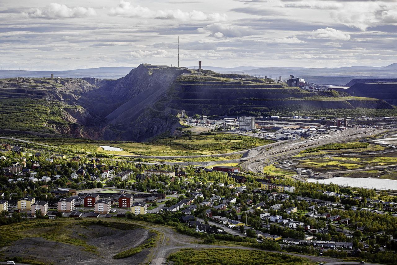 De ijzerertsmijn in Kiruna. De inwoners van de stad moeten de komende jaren vertrekken uit het oude centrum omdat het gebied onveilig is vanwege mijnbouw.
