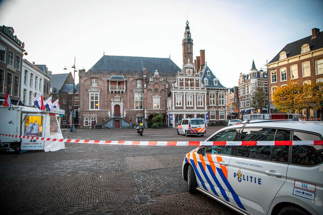 Politie vindt handgranaat voor deur van Haarlems stadhuis 