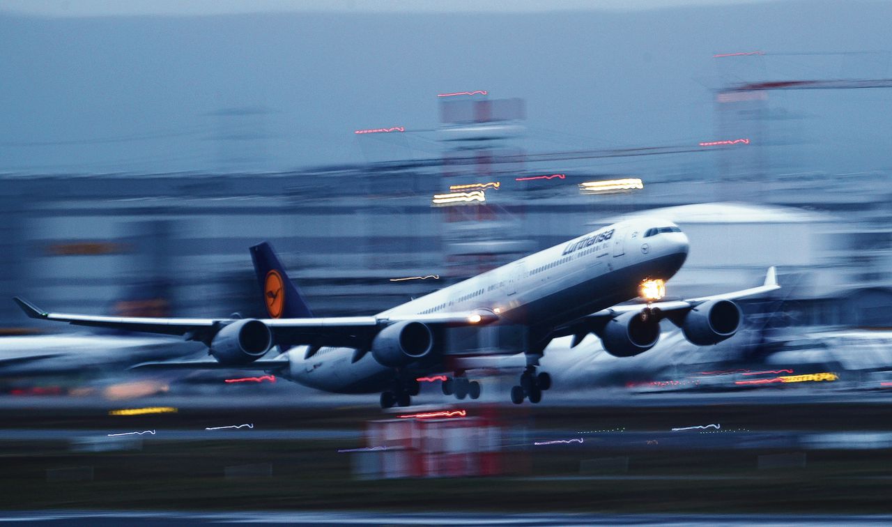 Lufthansa wordt hard geraakt door onrust over het coronavirus . Een kwart van de vluchten wordt geschrapt.