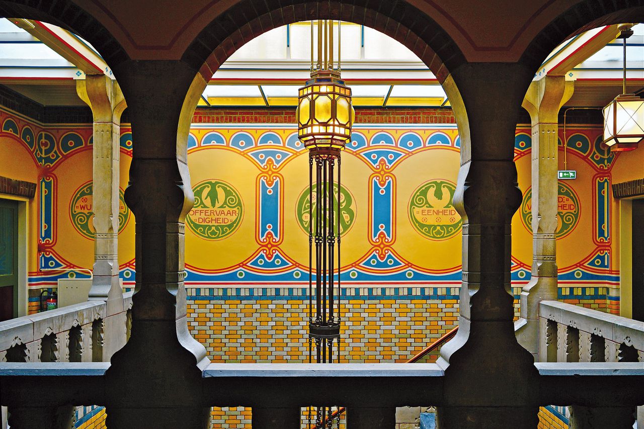 Interieur van het ANDB-gebouw in Amsterdam, oftewel de Burcht van Berlage uit 1900.