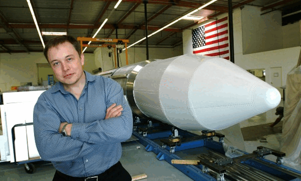 Van rijkste mens tot invloedrijke Twitter-trol: de zeven gezichten van Elon Musk 