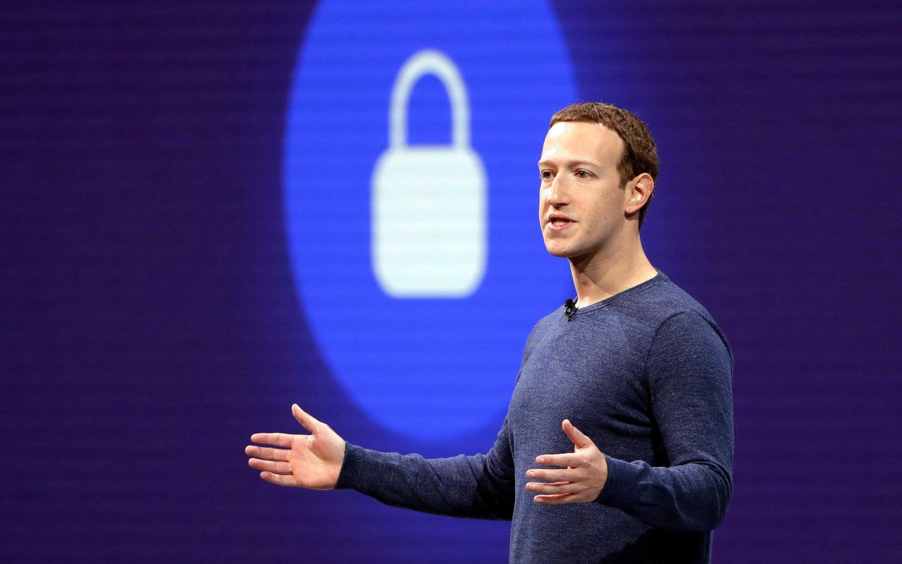 Facebook-topman Mark Zuckerberg geeft in mei 2018 een toespraak op ontwikkelaarsconferentie F8.