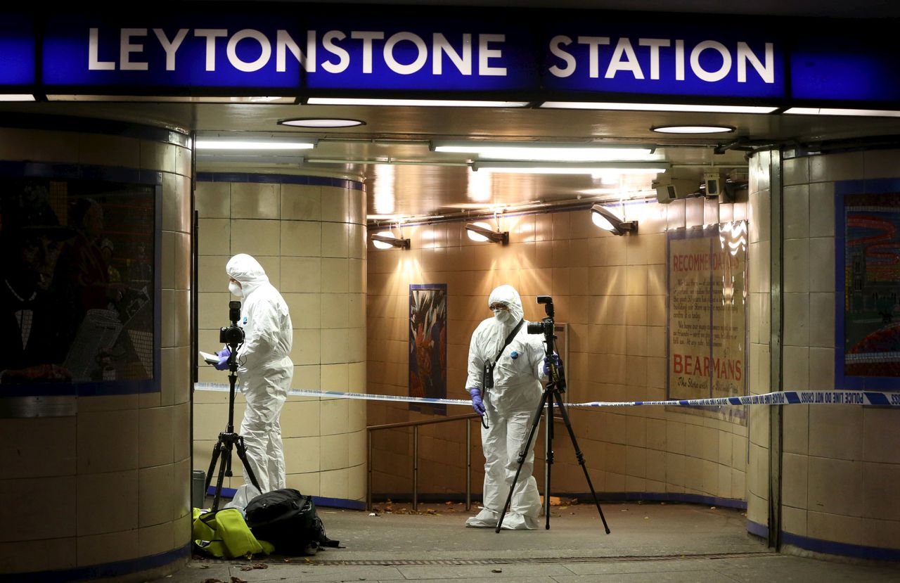 Het metrostation Leytonstone waar zaterdagavond een man drie mensen neerstak. Hij deed dit voor Syrië, zo schreeuwde hij.