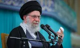 Ali Khamenei spreekt in januari 2026 in Teheran volgelingen van zijn regime toe. De foto is gemaakt en vrijgegeven door de autoriteiten.