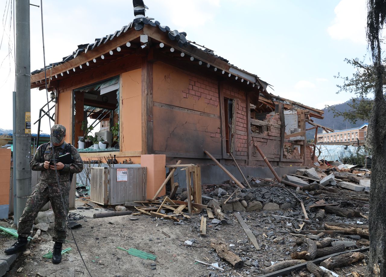 Stray hunters accidentally drop bombs on South Korean residential area during exercise