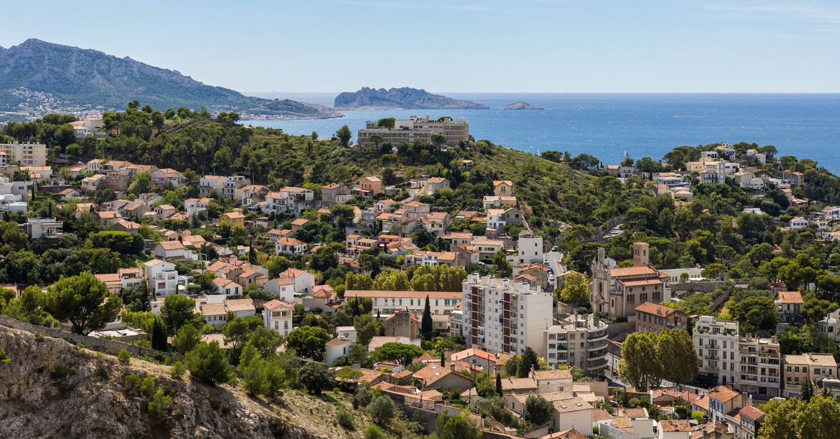 ‘Marseille is een paradox en dat maakt haar zo interessant’. Lokale inwoner Clara gidst je langs de hoogtepunten in haar stad