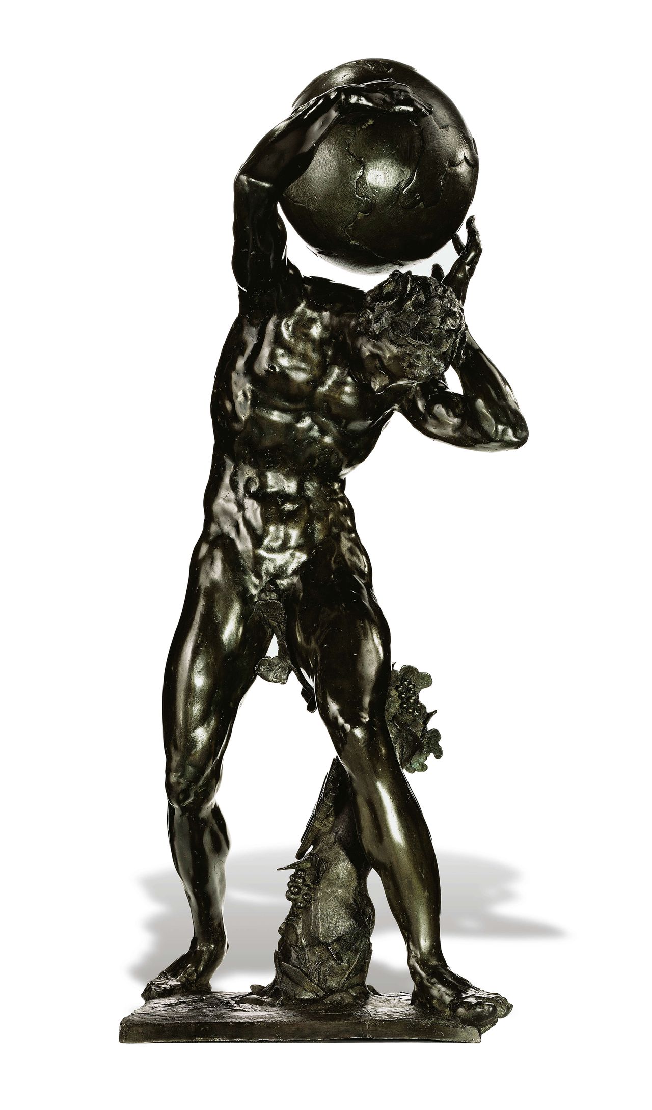 Het bronzen beeld is 109 centimeter. De bol is pas later, rond 1700 gemaakt, blijkt uit onderzoek. Kunsthistorici denken dat de figuur een Bacchant is - een volgeling van de wijngod Bacchus - die op zijn rug een mand met druiven of een zak met wijn droeg.
