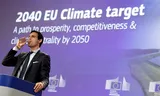 Eurocommissaris Wopke Hoekstra presenteert de EU-klimaatdoelen voor 2040 in Brussel. Foto Olivier Matthys/EPA 