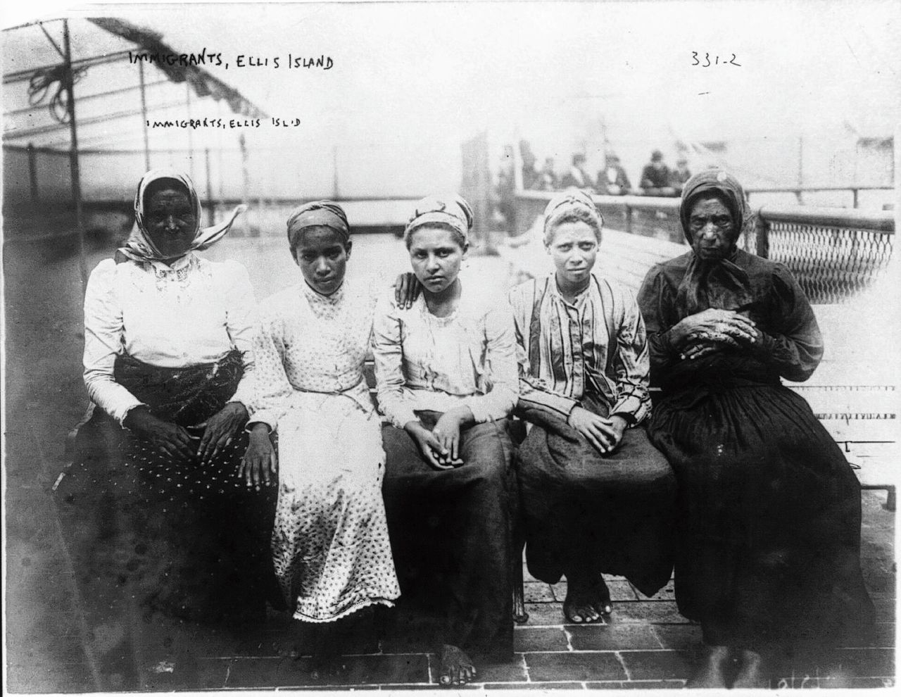 Vrouwen op Ellis Island bij New York, waar tussen 1892 en 1954 twaalf miljoen migranten de VS binnenkwamen.