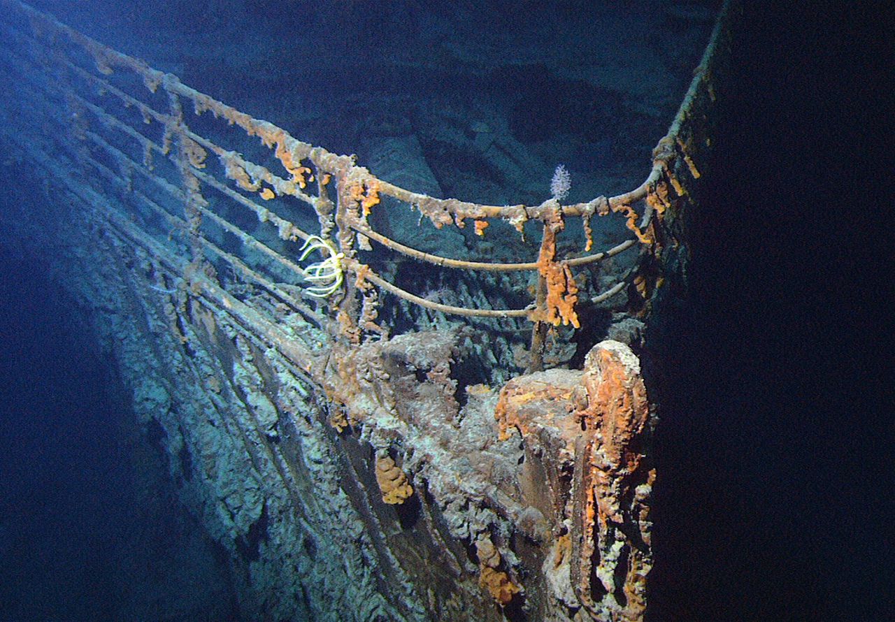 Bemande onderzeeër onderweg naar scheepswrak Titanic vermist in Atlantische Oceaan 