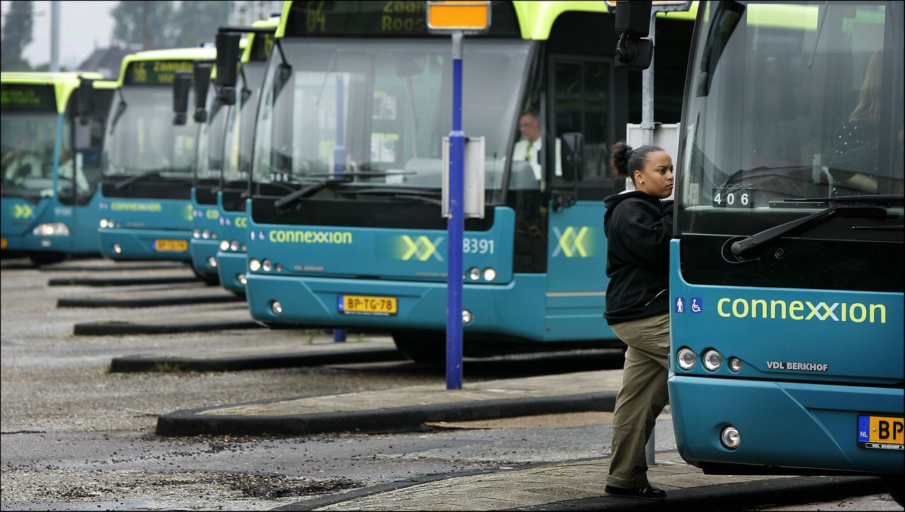 Buschauffeurs Connexxion in Almere staken dinsdag 