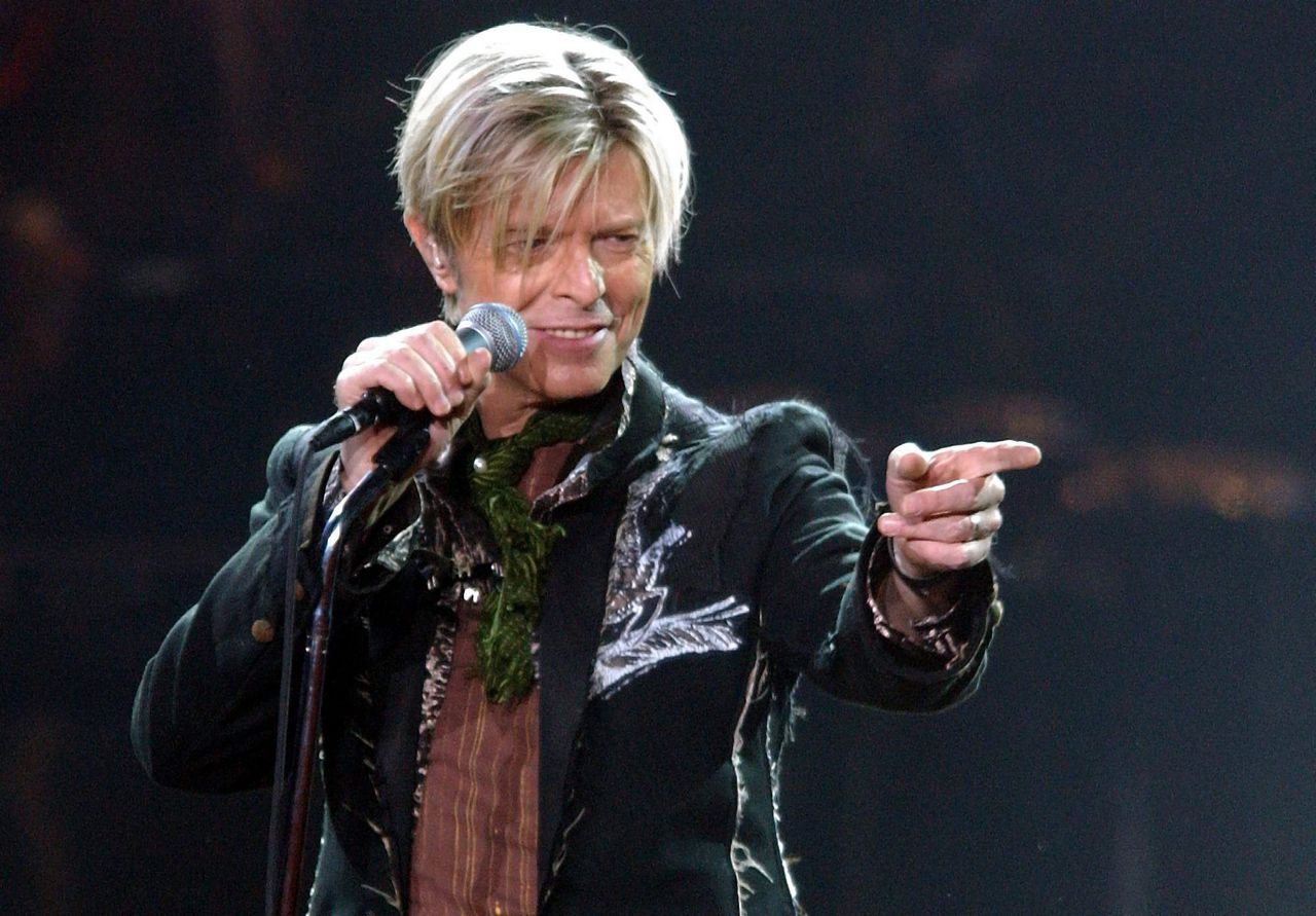 Rechten oeuvre David Bowie voor miljoenenbedrag verkocht aan muziekbedrijf Warner 