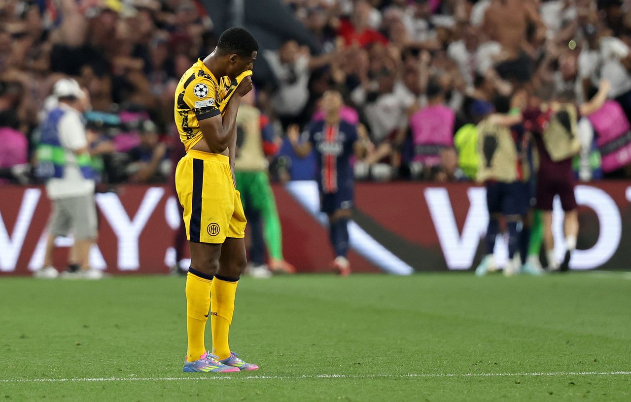 After the 3-0, Denzel Dumfries winds his bottle frustrated: it will not be his final again