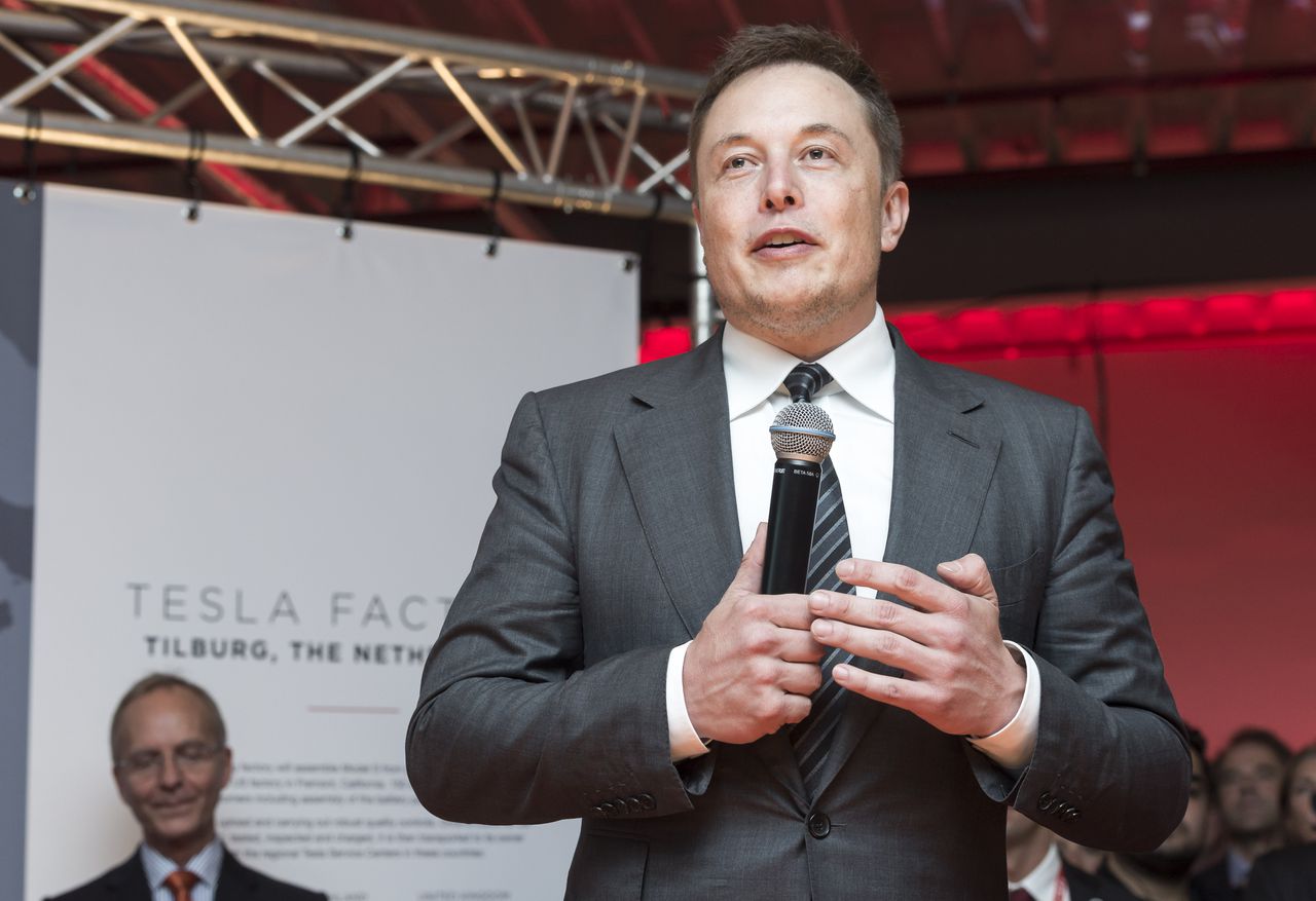 Tesla-topman Elon Musk tijdens de opening van de nieuwe fabriek van autofabrikant Tesla in Tilburg, eind september.