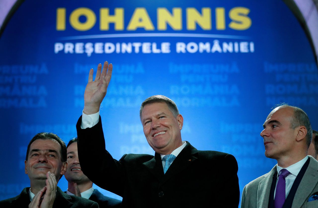 Huidig president Klaus Iohannis zorgde met zijn pogingen om de afbreuk van de rechtsstaat tegen te houden, voor een permanent conflict tussen hem en de regering van de links-reactionaire premier Viorica Dancila.