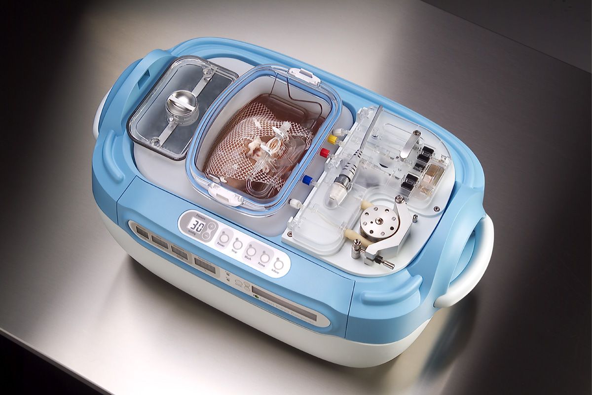 De machine om donornieren te spoelen met bewaarvloeistof die tijdens het onderzoek werd gebruikt. foto organ recovery Systems