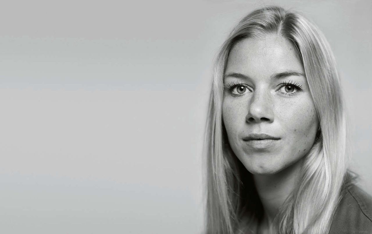 Anouk Hoogendijk De Stofzuiger Van Het Nederlands Elftal Z Z Pagina 16 17 Nrc