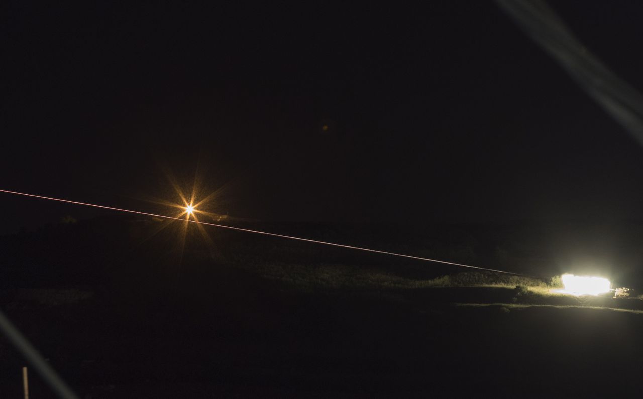 Een foto van de raketaanval op Israëlische doelen op de Golanhoogten.