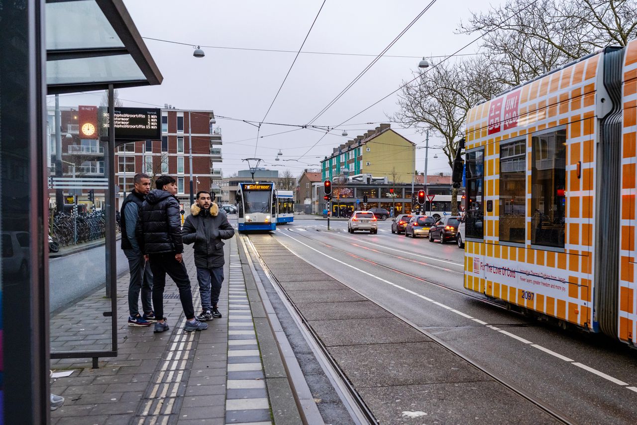 Tramhalte Plein ’40-’45 in het Amsterdamse stadsdeel Nieuw-West, waar op 11 november rellen uitbraken.