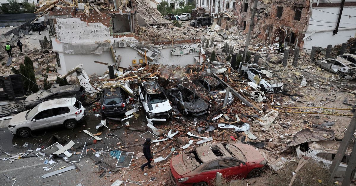 Russische luchtaanvallen op Kyiv, Zaporizja en Soemy: ‘Onmenselijke dorst naar menselijk leed’