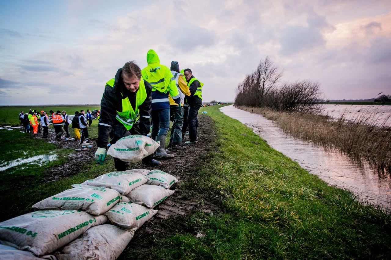 Afzettingen en extra dijkinspecties bij Rijn 