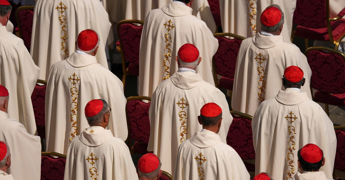 Een fietsende kardinaal die lhbti’ers verwelkomt, een oerconservatieve