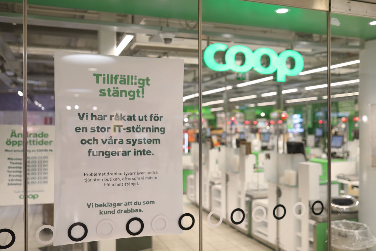 Achthonderd filialen van supermarktketen Coop in Zweden moesten door de hack noodgedwongen tijdelijk dicht.