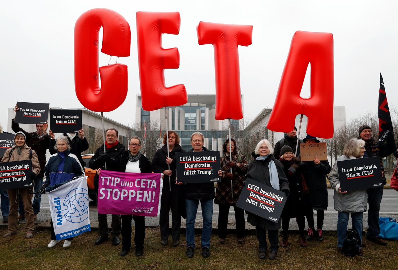 Demonstranten tegen het CETA-verdrag demonstreren in Berlijn (archieffoto 2017).