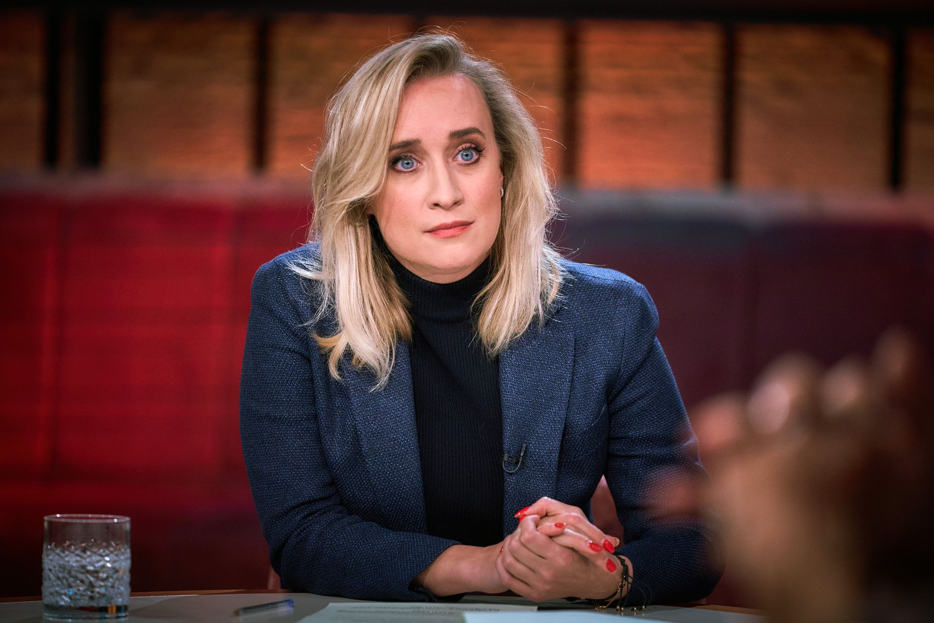 Praatprogramma’s beloven minder gasten te ontvangen bij avondklok NRC
