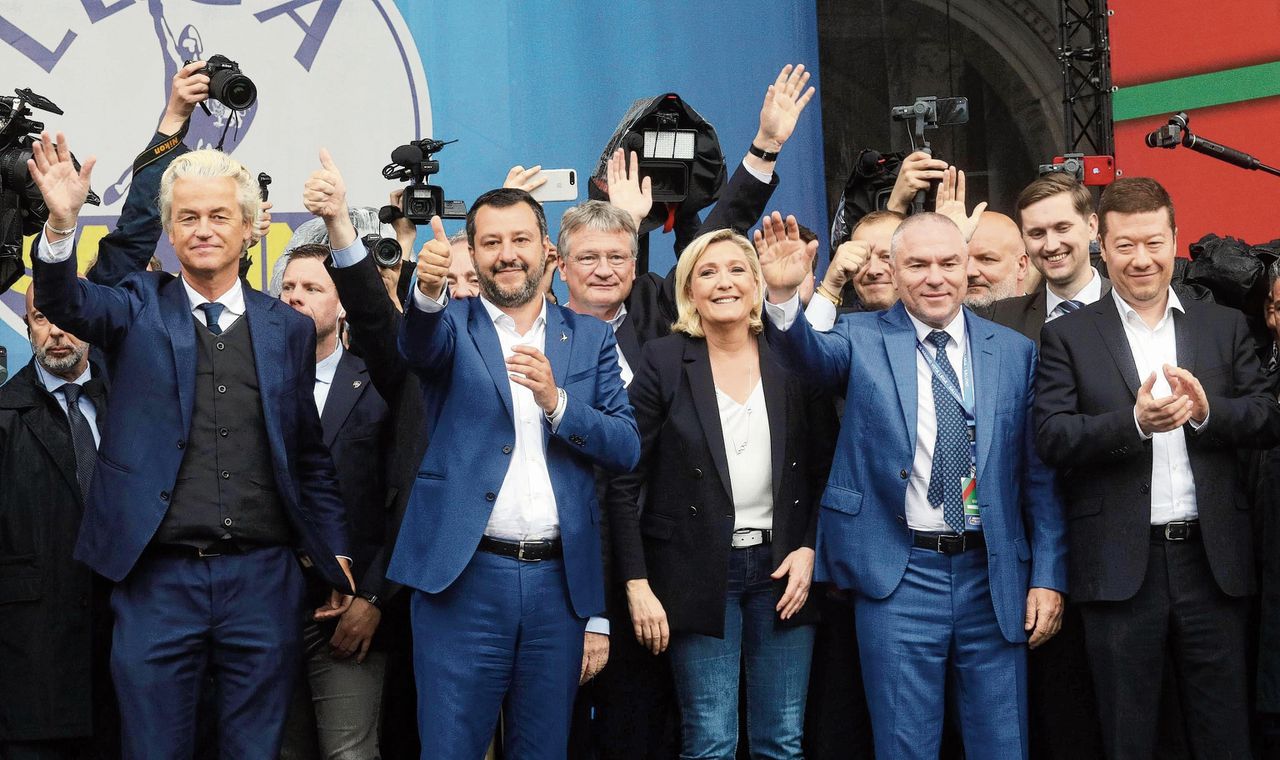 Geert Wilders, Matteo Salvini en Marine Le Pen naast elkaar bij de bijeenkomst van rechts-nationalistische partijen in Milaan.