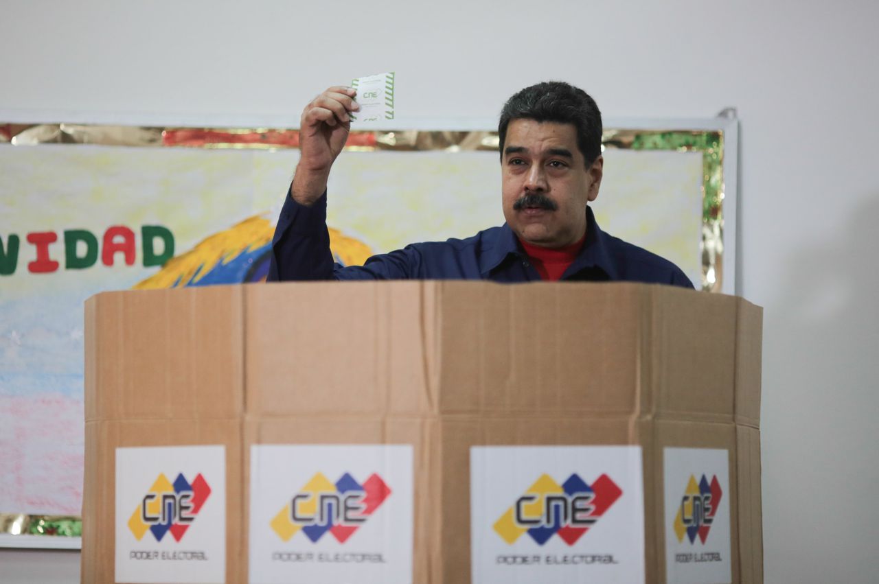 Maduro brengt zondag zijn stem uit bij de burgemeestersverkiezing in Caracas.