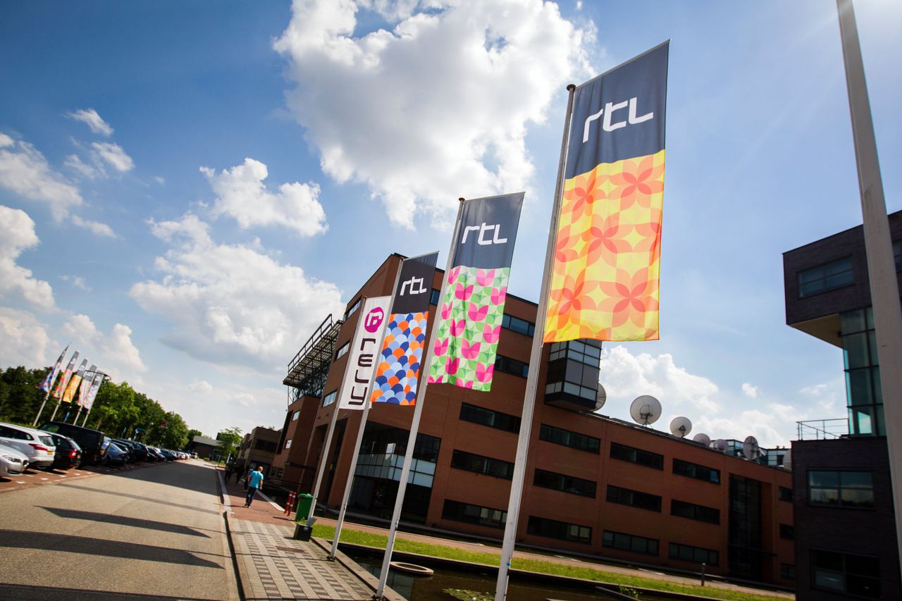 Het RTL-gebouw op het Hilversumse Mediapark. De omzet van RTL Nederland liep terug.