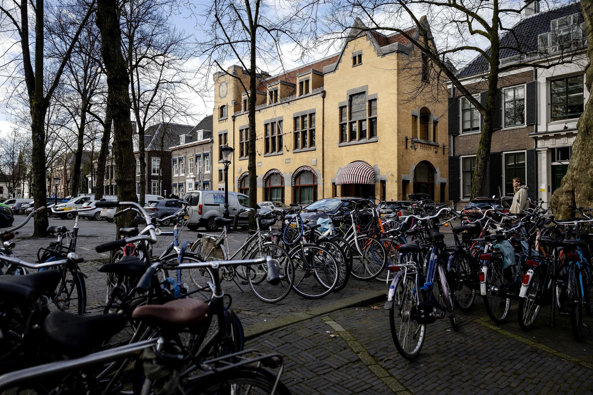 Twee Utrechtse twintigers aangehouden voor bangalijst USC NRC