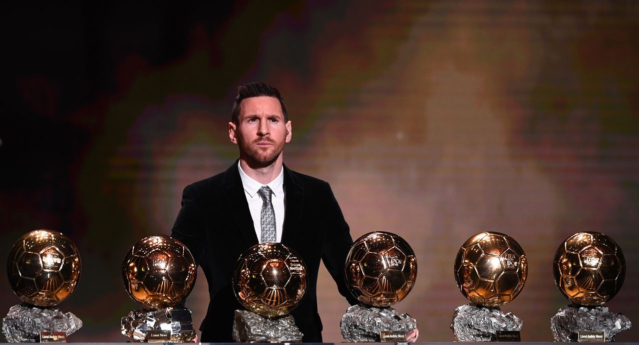 Lionel Messi is de eerste speler die de Gouden Bal zes keer in ontvangst heeft mogen nemen.
