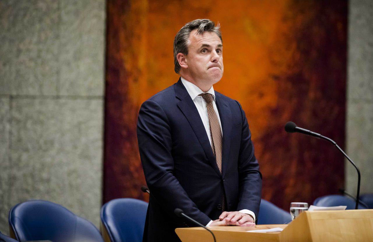 Voormalig staatssecretaris Mark Harbers van Justitie en Veiligheid (VVD) dinsdag tijdens het debat over de rapportage van misdaadcijfers onder asielzoekers.