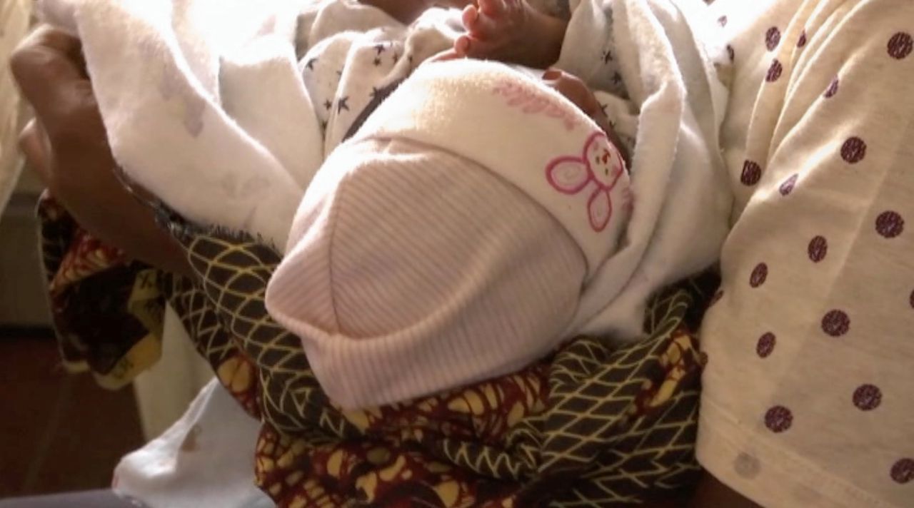 Politie Nigeria redt 19 vrouwen uit ‘babyfabrieken’ 