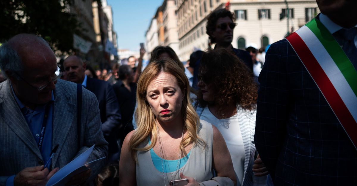 Le donne e le persone LGBT in Italia temono l'”orbánizzazione” se la destra radicale sale al potere