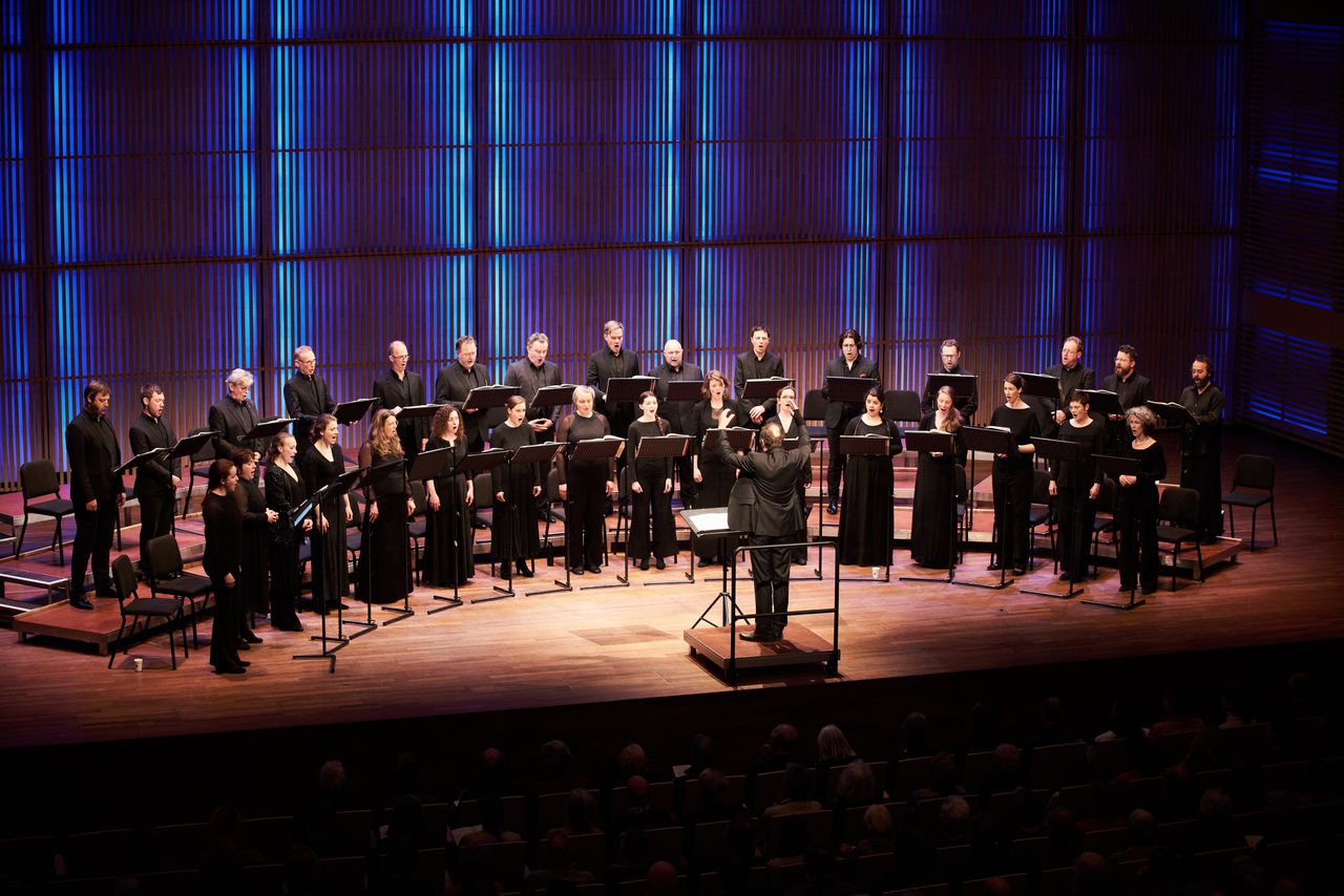 Cappella Amsterdam slaat de ‘Vespers’ van Rachmaninoff als een wollen deken om je heen 