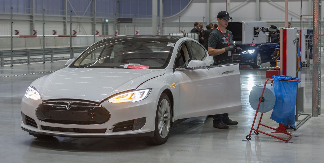 Een kijkje in de nieuwe fabriek van Tesla in Tilburg.
