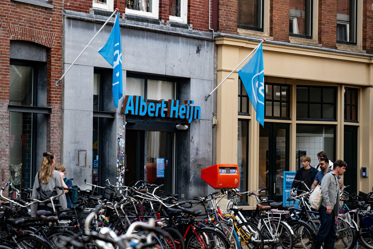 Image for Het offline halen van talloze systemen kan erop wijzen dat Albert Heijn niet weet waar de vermoedelijke hacker zit 