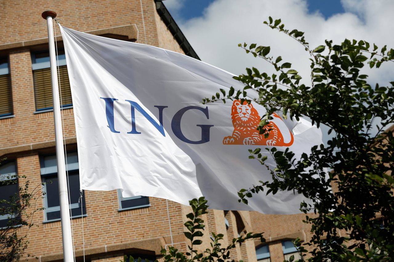 Exterieur van het voormalige hoofdkantoor van ING in Amsterdam.
